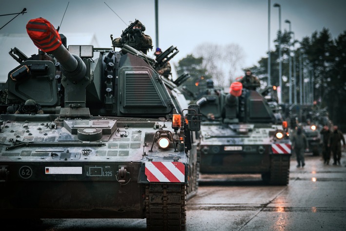 Bundeswehr erhält weitere zwölf Panzerhaubitzen: Ersatzbeschaffungen des BAAINBw laufen weiter