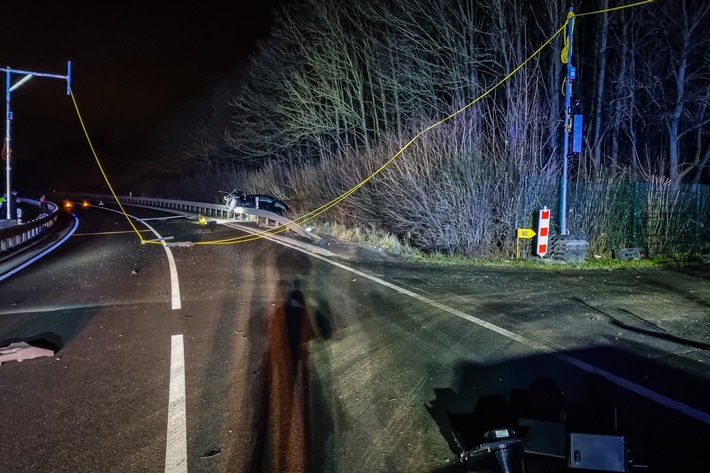 FW Menden: Nächtlicher Verkehrsunfall