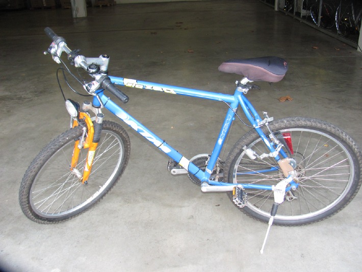 POL-GOE: (639/2014)  Besitzer gesucht - Wer vermisst blaues Mountainbike mit orangefarbener Federgabel?