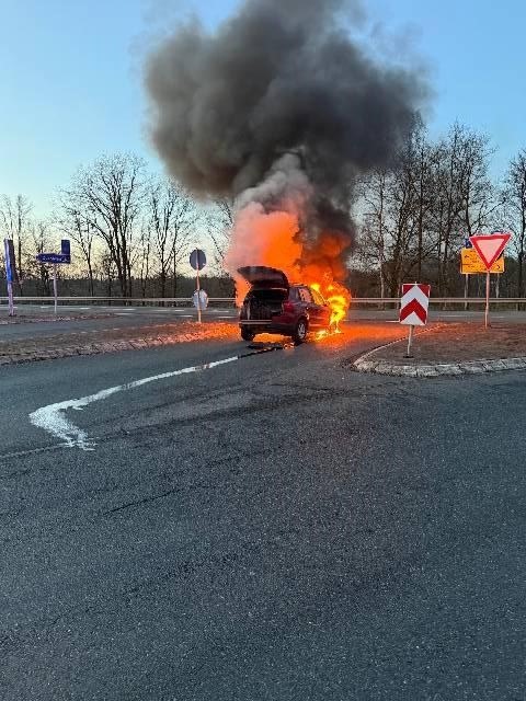 POL-CUX: PKW Brand auf der BAB27 (Foto im Anhang)