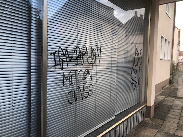 POL-PDLD: Landau, Moltkestraße, 26./29.9.2019
Sachbeschädigung, Graffiti