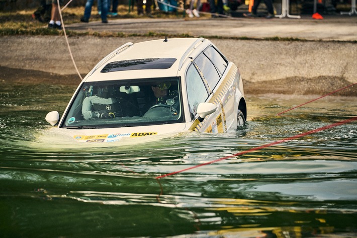 Was tun, wenn das Auto im Wasser landet?