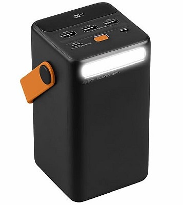 Energie für unterwegs - mit Schnellladefunktion: ​revolt Powerbank 50.000 mAh PB-565.psq, USB-C PD bis 65 W, 3x USB-A, Super Charge, LED