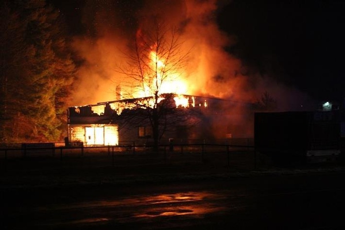 POL-PPWP: Brand einer Lagerhalle