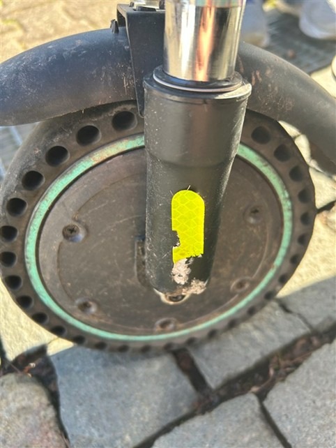 POL-PIKUS: E-Scooter-Fahrer verletzt - Pkw-Fahrer türmt