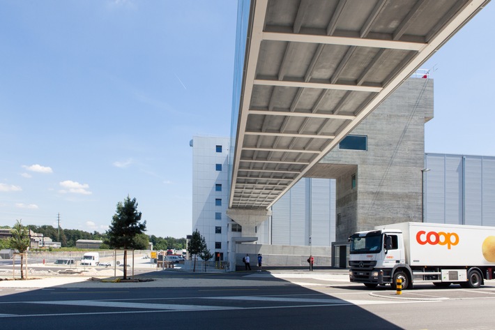 Coop inaugura il più importante centro logistico e la nuova panetteria industriale / Schafisheim, nel Canton Argovia, un progetto all&#039;avanguardia portato a termine con successo
