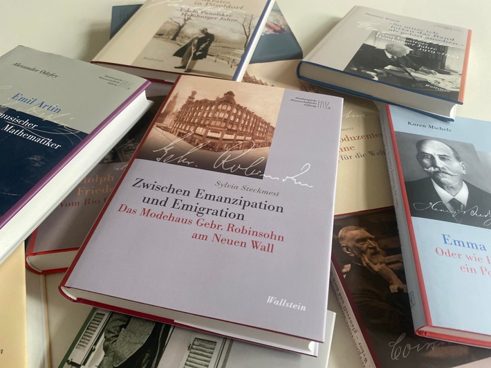 "Von überall zum Neuen Wall" / Sylvia Steckmest erkundet am Beispiel der Familie Robinsohn die Mode- und Textiltradition Hamburgs