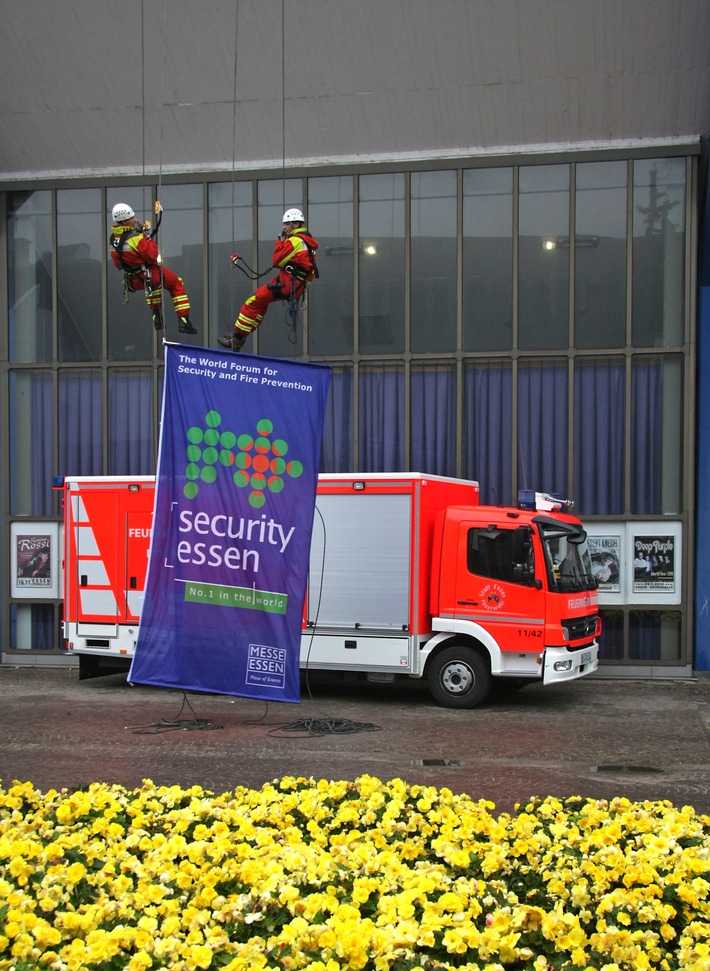 FW-E: Security 2010, Feuerwehr Essen stellt in Messehalle 1 aus