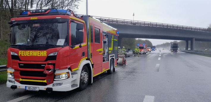 FW Bremerhaven: Mehrere Verletzte bei Verkehrsunfall auf der Autobahn 27.