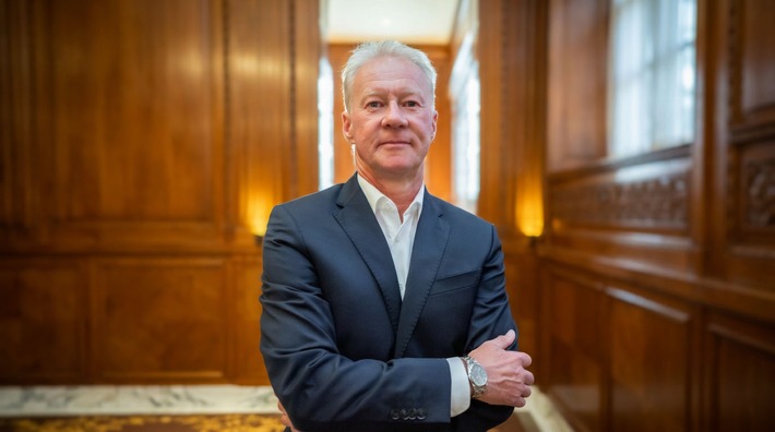 Warum viele Bankdepots kaum echte Rendite liefern: Carsten Umland von simplified trading erklärt, was Unternehmer, Führungskräfte und Selbstständige jetzt prüfen sollten