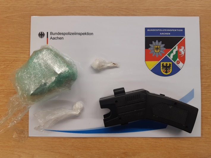 BPOL NRW: Bundespolizei beschlagnahmt Heroin - Drogenschmuggler wird heute dem Haftrichter vorgeführt