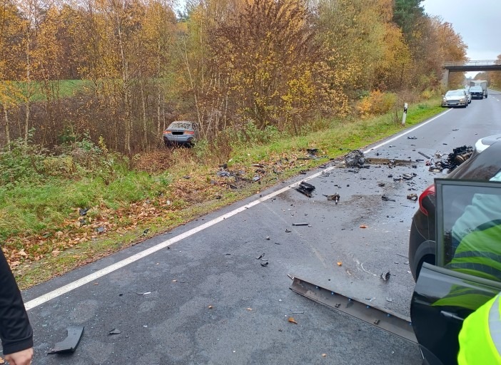 POL-PIKUS: Schwerer Verkehrsunfall mit mehreren Verletzten