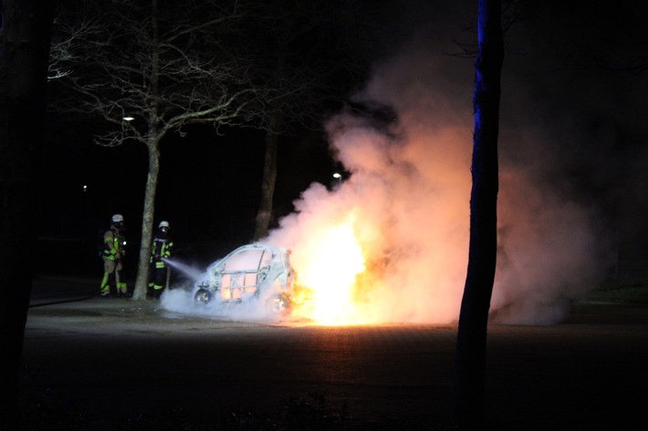 POL-VIE: Viersen - Dülken: Auto abgebrannt - Ursache unbekannt