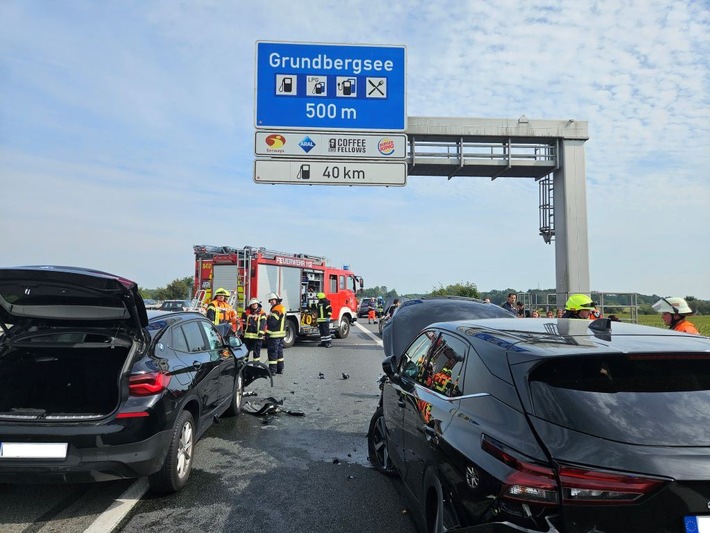 FW-ROW: Verkehrsunfall - MANV 7 auf der Autobahn - fordert Großaufgebot an Rettungsmitteln