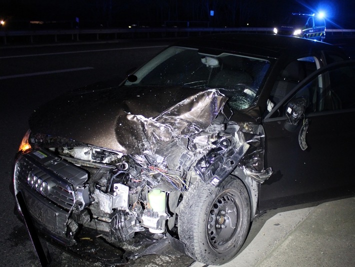 POL-MI: Unfallflucht: Zwei Autofahrerinnen bei Unfall auf der B 65 verletzt