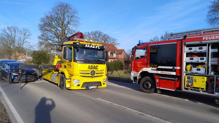 FW-Schermbeck: Unfall mit drei beteilgten Fahrzeugen