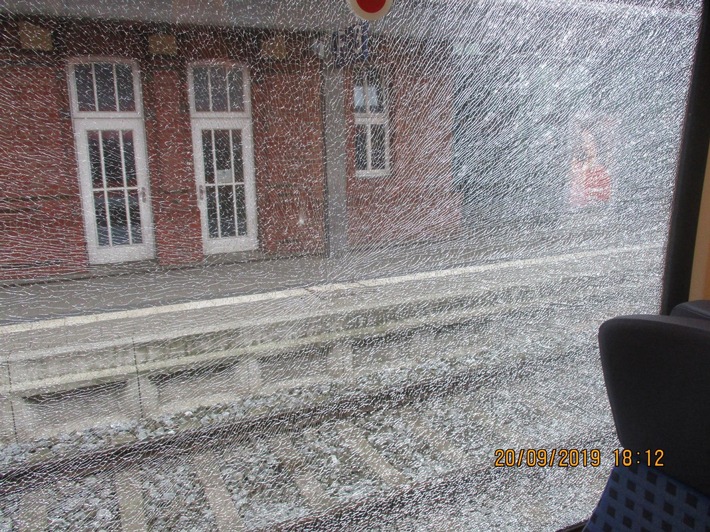 BPOL-HRO: S-Bahn mit Steinen beworfen. Täter vermutlich Kinder.