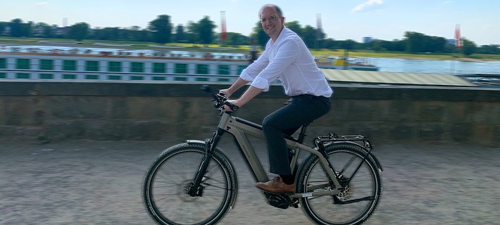 Präses Thorsten Latzel geht für die Hoffnung auf Sommertour / Von Saarbrücken nach Wesel mit dem E-Bike durchs Kirchengebiet