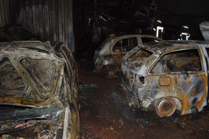 POL-REK: 200806-2: Sechs Fahrzeuge brannten aus - Kerpen