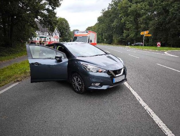 POL-ROW: ++ 16-jährige auf E-Scooter von Linienbus angefahren ++ Auto fährt Jugendlichen auf E-Scooter an ++ Unfall auf der Kreuzung - 23-jährige Frau verletzt ++ Auto am Autohaus aufgebrochen ++