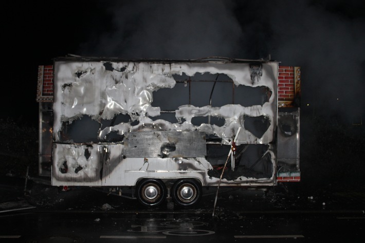 POL-DN: Imbisswagen abgebrannt