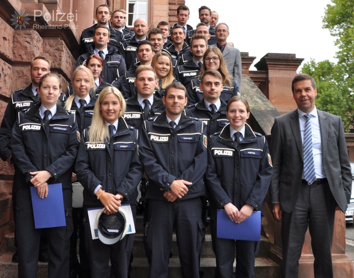 POL-PPWP: Verstärkung - 26 &quot;Neue&quot; beim Polizeipräsidium Westpfalz