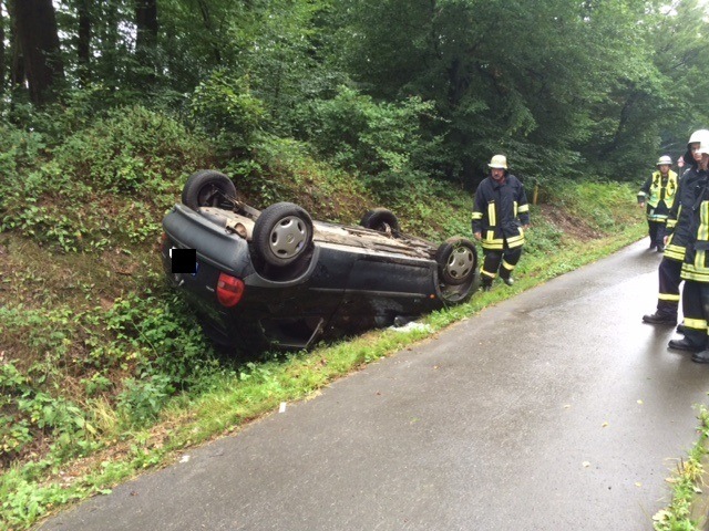 FW-Stolberg: Schwerer Verkehrsunfall und zwei ausgelöste Brandmeldeanlagen