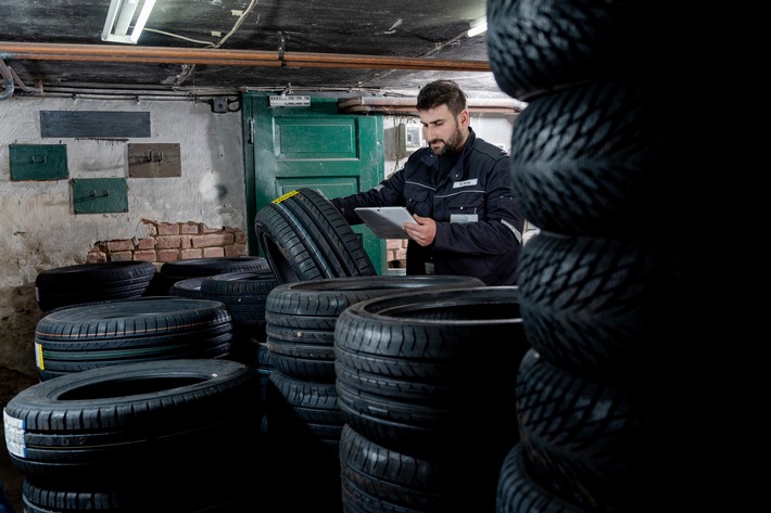 Mit Autoreifenonline.de Winterreifen fremd einlagern: So bedienen Kfz-Betriebe jeden Kunden zur Umrüstphase