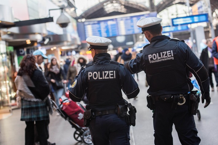BPOL-HH: Ladendiebstahl wird per Haftbefehl Gesuchtem zum Verhängnis-