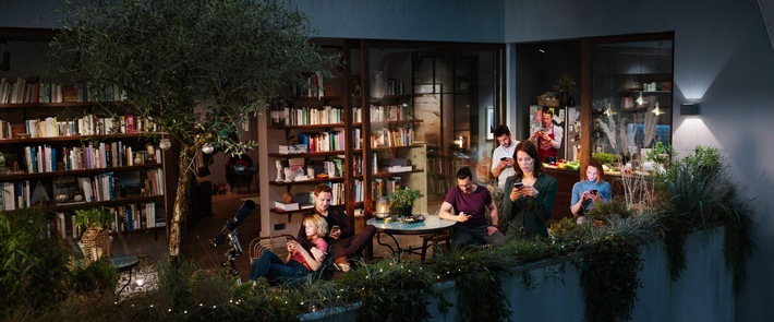 DAS PERFEKTE GEHEIMNIS ist der erfolgreichste deutsche Film des Jahres / Über 2 Mio. Besucher für Bora Dagtekins Gesellschaftskomödie