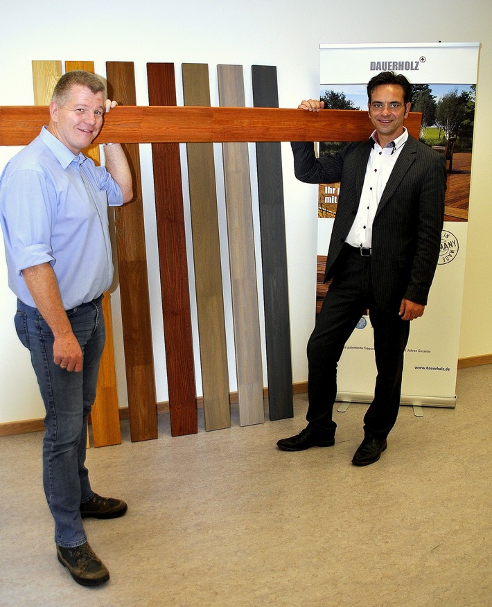 BAU 2013: Dauerholz - mehr Design für die Terrasse / Wachsholz bringt nun auch Farbe in den Garten / DGNB-Sonderschau "Nachhaltig bauen" am Stand C2/311