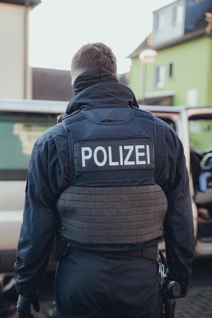 BPOLD FRA: Illegale Prostitution - Bundespolizei und Staatsanwaltschaft Düsseldorf gehen gegen sexuelle Dienstleistungen in Tagesterminwohnungen vor - Sieben Durchsuchungen und zwei Festnahmen