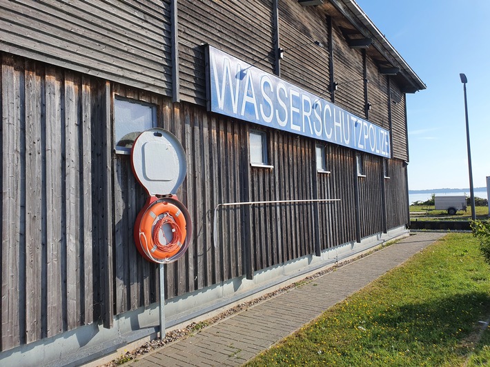 LWSPA M-V: Entwendung von Rettungsringen von den Hafenanlagen in Sassnitz und Wesenberg +++ Rettungsringe sind keine Mitbringsel, sondern Lebensretter +++