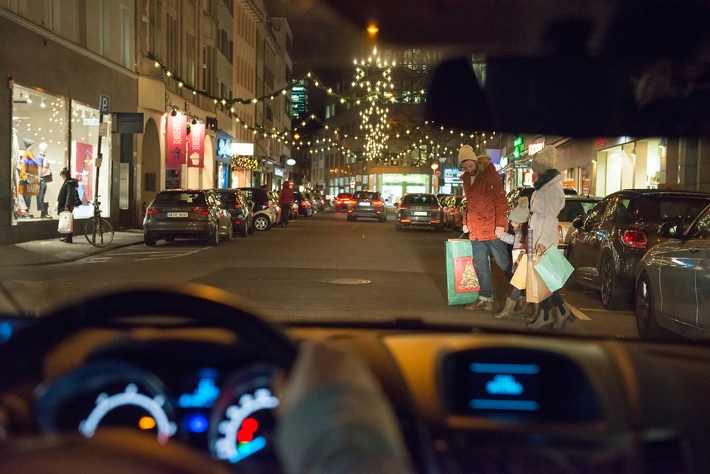 Zu Fuß in der Stadt - welche Gefahren lauern? / Aufmerksamkeit und Rücksicht sind erforderlich (FOTO)