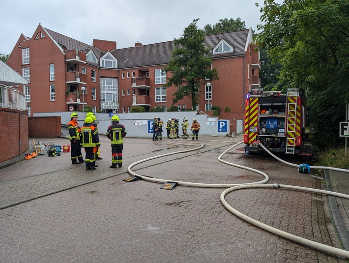 FW-ROW: Kellerbrand mit starker Rauchausbreitung in Rotenburg (Wümme)