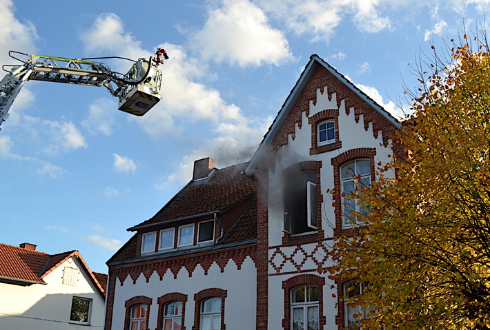 POL-HM: Brand in einem Wohnhaus