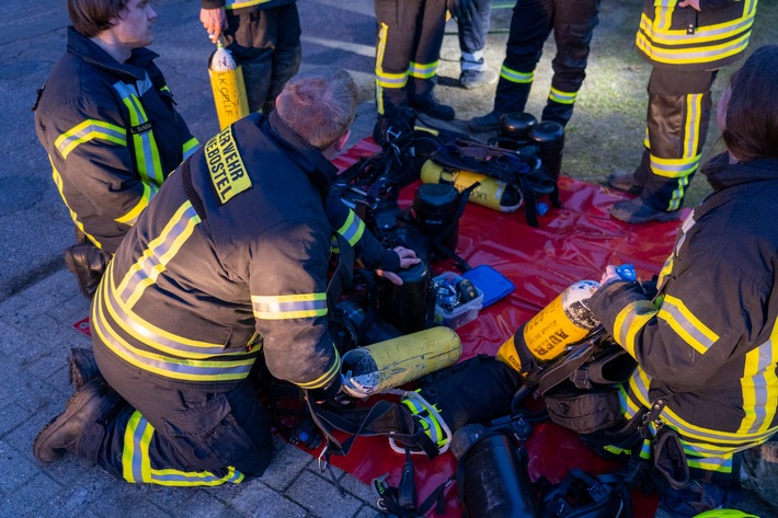 FW Flotwedel: Feuerwehren des Löschzugs Langlingen proben den Ernstfall