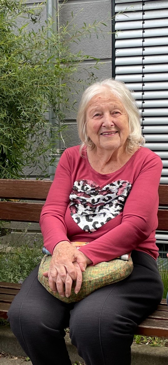 POL-MTK: 84-jährige aus Seniorenresidenz vermisst