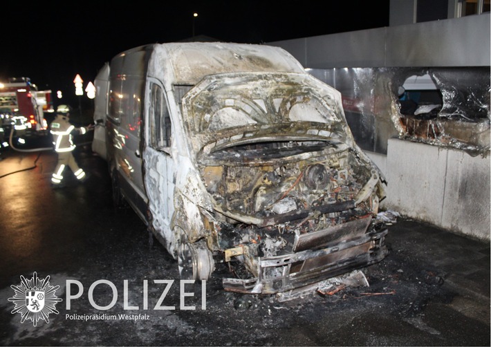 POL-PPWP: Transporter ausgebrannt