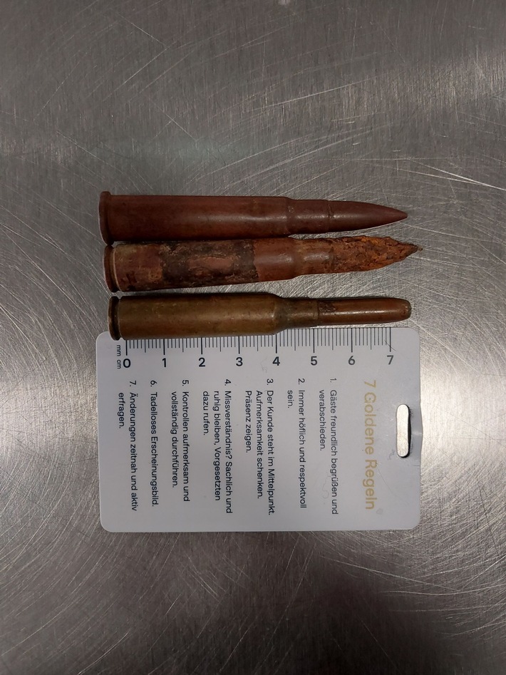 BPOL NRW: Bundespolizei stellt Munition und Messer im Handgepäck am Flughafen Köln/Bonn sicher