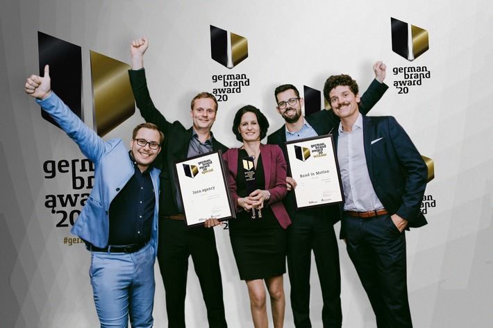 luna agency und sportsWorld werden für Formel-1(TM)-Ausstellungshighlight "Bond in Motion" ausgezeichnet