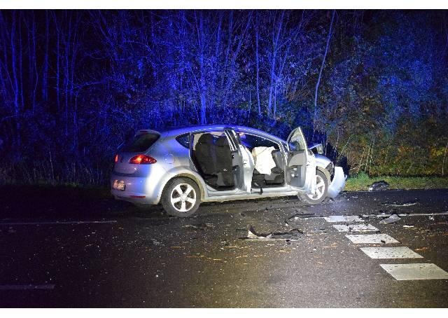 POL-NI: Schwerer Verkehrsunfall mit zwei beteiligten Pkw und sieben Personen