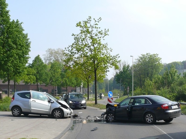 POL-DN: Verkehrsunfall mit zwei Schwerverletzten