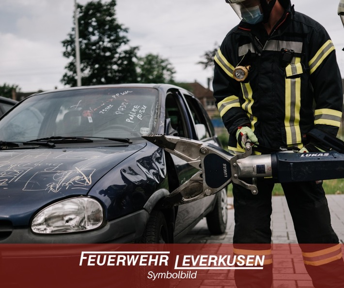 FW-LEV: Verkehrsunfall Karl-Carstens-Ring