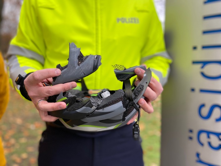 POL-MS: &quot;Tragt Fahrradhelm! Ich hoffe, es hilft wenigstens einem Menschen.&quot; - Jockel Kempkes übergibt zerstörten Fahrradhelm an Polizeipräsidentin Alexandra Dorndorf für Präventionsarbeit der Polizei