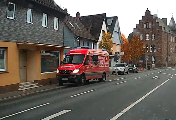 FW Beverungen: Erfolgreiche Übung &quot;Ü-Messen 2&quot; des Instituts der Feuerwehr im Kreis Höxter / Sondereinheit übt in Beverungen