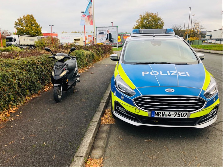 POL-MK: Rollerfahrer stürzt bei Flucht vor der Polizei / Rollerfahrer ohne Helm, dafür jetzt mit Anzeigen