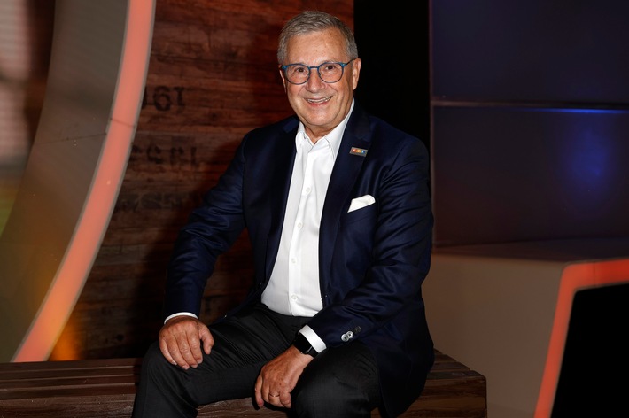 Jan Hofer: "Ich definiere mich stark über den Beruf" / Bis August 2024 moderierte er "RTL Direkt"- jetzt bricht TV-Moderator Jan Hofer nach Mallorca auf