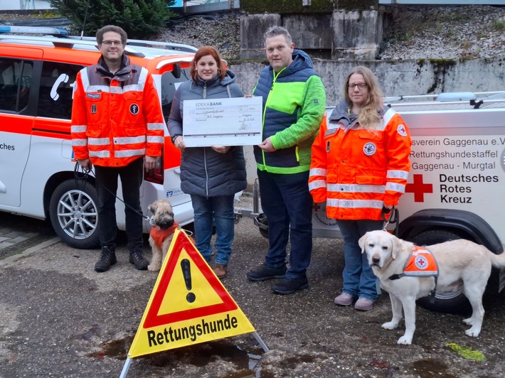 Presse-Information: Edeka-Mitarbeitende unterstützen DRK-Rettungshundestaffel in Gaggenau