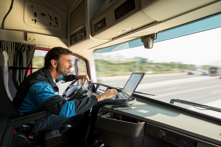 Verkehrssicherheit im Betrieb zum Thema machen - Arbeits- und Wegeunfälle mit LKW nehmen zu